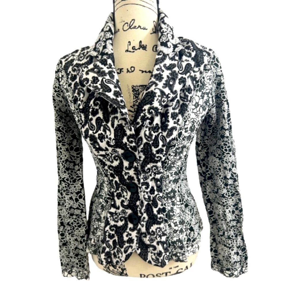 Alberto Makali Black& White Button Up blouse‎ w long paisley sleeve Size Medium
